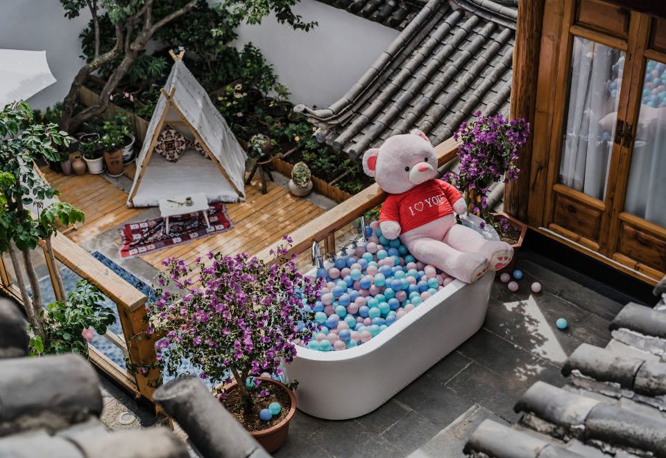 샹젤리제 숙소의 귀여운 고양이와 안뜰