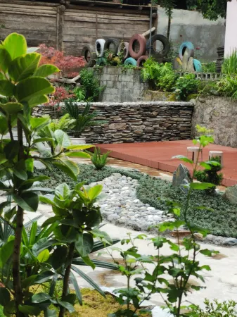 Jerantu Hotel Отели рядом с достопримечательностью «The First Bend of Nujiang River»