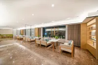 Yining Binjiang Peninsula Hotel (Liuxing Street Scenic Area airport）)