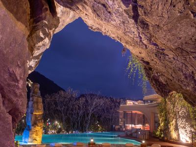 Stone Haven· Zhangjiajie National Forest Cave Homestay