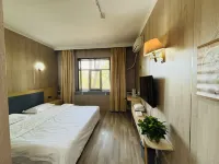 Burqin Lumingshe Homestay (Russian Style Street)