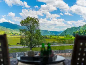 柏灣BOWAN·山谷裏設計師度假酒店 （康定新都橋鎮店）