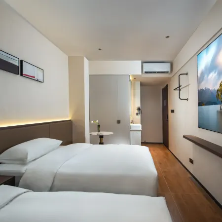 Happy Hour Hotel(Shenzhen Luohu East Gate) Отели рядом с достопримечательностью «Шэньчжэнь Средняя Средняя Средняя Средняя С»