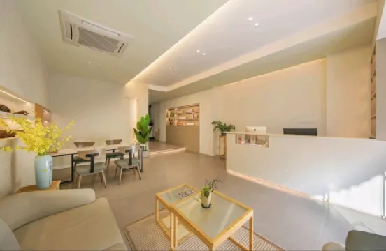 Yashun Hostel (Wuyi Square Ziyang Subway Station)