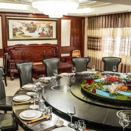 Oriental Earl Hotel (North Road, Gushi)