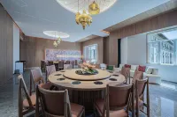 Xiate Holiday Hotel (Zhaosu Wetland Park) - 주차장