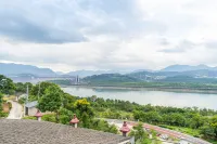 Zhihan River-view & Dam-view Homestay (Yichang Three Gorges Dam) - Mountain view