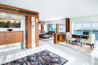 Sheraton Dubai Creek Hotel & Towers Hotel di Pelabuhan Saeed