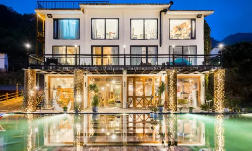 Feel Water and Cloud Yuan Hostel