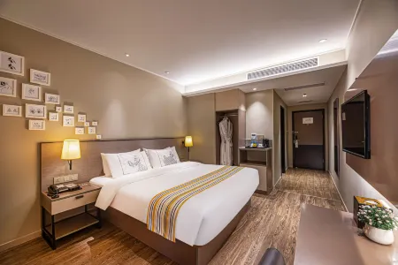 Homeinn Plus Hotel (Kunshan Wanxianghui Hongqiao Road) Отели рядом с достопримечательностью «Dinas Load and Unload Marina»