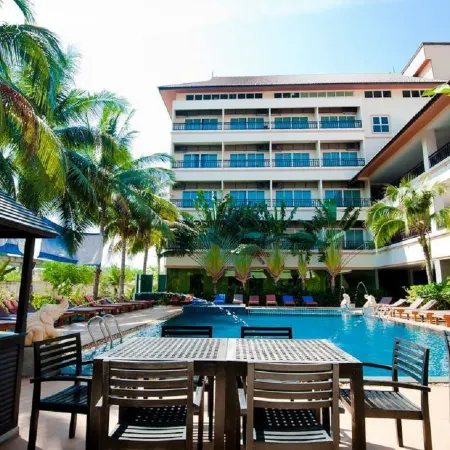 Napalai Resort Hua Hin Отели рядом с достопримечательностью «Статуя Будды»