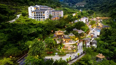 Tianlushan Wuyou Valley Hotel Отели рядом с достопримечательностью «Xinxing Tianlushan Resort»