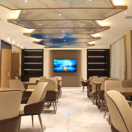 Arongqi Dingrun Business Hotel