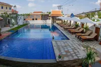 Kampong Thom Palace Hotel - Pools