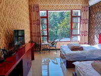 Red Land Warm Home Hostel Hotel di Distrik Dongchuan