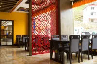 Oriental Extraordinary Hot Spring Hotel (Kangding Yulin New Village)