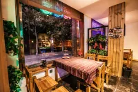 Floral Hotel · Manchengyaju Hotel (Qufu Sankong Scenic Area)