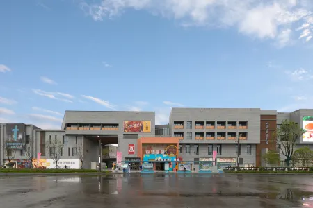 Rezen · Yunhai (Xiangyang OCT FABLAND Resort) Отели рядом со станцией Xiangyang East  Railway Station