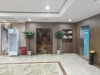 楓柏電競飯店（南一中日月路店）