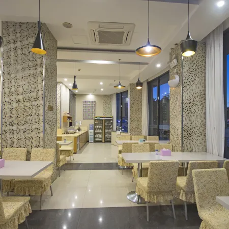 Beihai Yihai Qingcheng Seaview Hotel (Old Street Underwater World Shop)