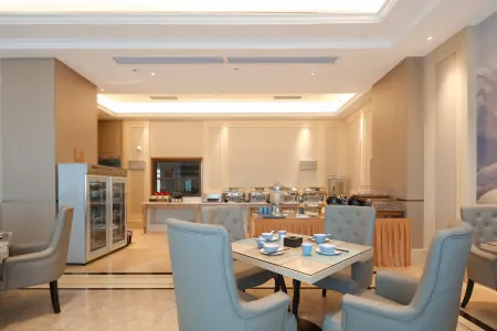 Vienna International Hotel (South Gate of Huangshan Scenic Area) Отели рядом с достопримечательностью «Световой вершина»