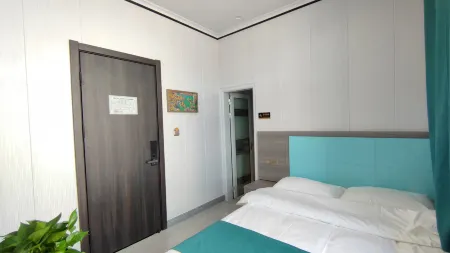 Ejinaqi Luxing Hostel