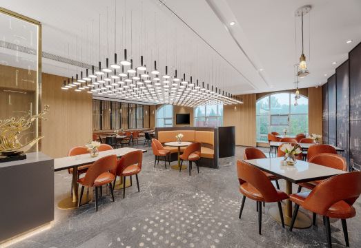 2. 아투어 호텔 칭..