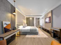 Chonpines Hotel (Daqing West Railway Station Wanda Plaza Branch) Hotels near Minghu