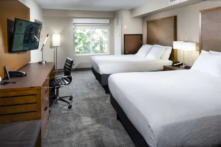 Best Western Plus Henderson Hotel Отели рядом с достопримечательностью «Парк Кларк Уэтлендс»