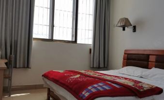Purang Gangdis Grand Hotel