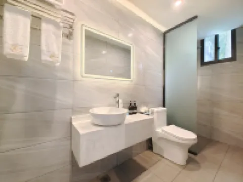 Yueting Lanshe Banshan Yazhu Hotel (Chengdu Tianfu International Airport)