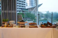 Silver Sands Hotel By RìChū - breakfast