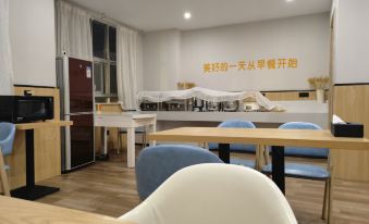 Mibai Art Hotel (Jurong Ninghang Road Chongming Subway Station)