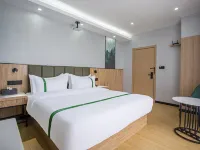 GreenTree Inn (Chuxiong Xianren Ancient Town Shop) Hotels in Chuxiong