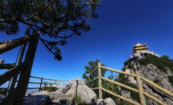 Laojunshan Zhenyun Cliff View B&B