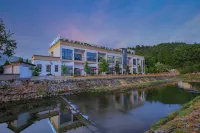 Lanting Creek bank · River · Fishing · Family Homestay Hotels in Anji Xian