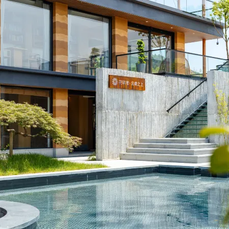 Floral Lux Hotel · Cloudveil Haven Hotel