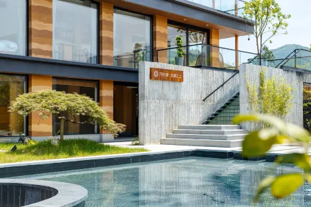 Floral Lux Hotel · Cloudveil Haven Hotel Отели в г. Цинъянь