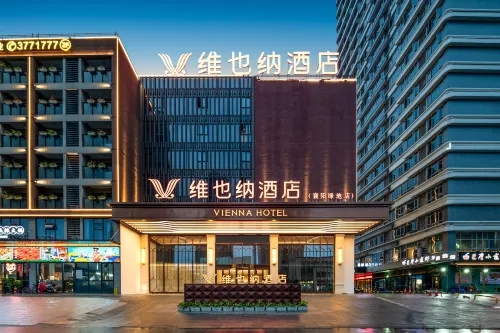 Vienna Hotel ( Xiangyang Greenland Fun City Global City Shop)