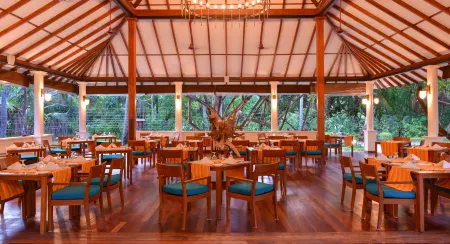 Adaaran Select Meedhupparu Premium All-Inclusive Отели в г. Kudakurathu