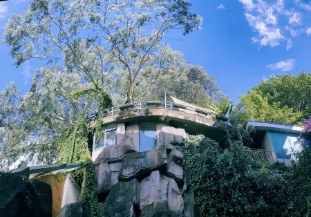 KUN MING UPLAND INTERNATIONAL YOUTH  HOSTEL Отели рядом с достопримечательностью «Kunming University of Arts and Sciences (Longquan Campus)»