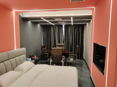 Lightspeed E-sports Hotel Отели в г. Вушен