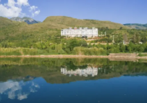 Yuxi Shanju Seaview Homestay (Fuxian Lake Branch)