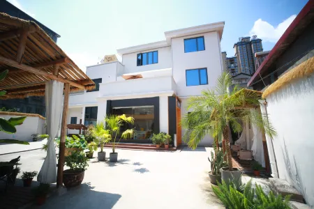 Jiuqinju Rest Xiangyang Audiovisual Homestay (Huaihua High speed Railway  Station Branch) Отели рядом с достопримечательностью «Huaihua Vocational and Technical College»