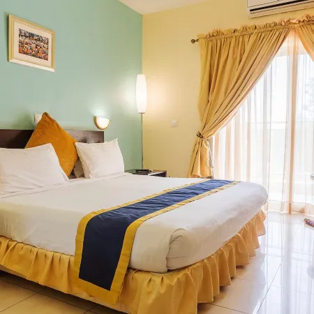 Franphinas Suites & Hotels Отели в г. Калабар