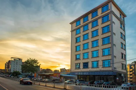 Luoding Langyue Star Hotel Отели рядом с достопримечательностью «Luoding Academy»