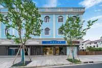 Blue House Hotel (University Town, Bay Tourism Area) โรงแรมใกล้มหาวิทยาลัยเทคโนโลยีประยุกต์เซี่ยงไฮ้เฟิงเซียนสนามกีฬา