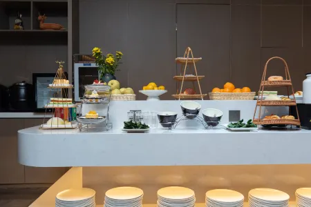 Orange Fruit Hotel (Shenzhen Qianhai Yifangcheng ) Отели рядом с достопримечательностью «Спортивный центр Боань-поле для плавания»