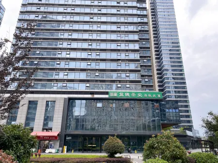 Luoshen Riverview Hotel (Hunan Financial Center) Отели рядом с достопримечательностью «Xiufengshan Park»