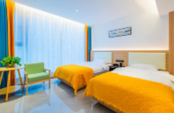 Yunshang Four Seasons Hotel (Laojunshan Scenic Area Zhongling Cableway Branch)